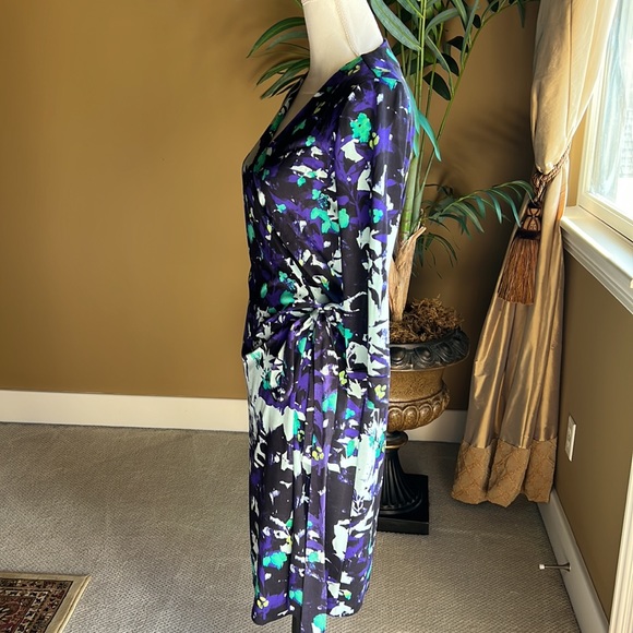 Diane von Furstenberg Wrap Dress, Size 10 - Picture 4 of 9